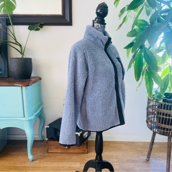 Calvin Klein Hybrid Teddy Fleece Zip Through Jacket in Steele Blue Gray, Size L - Picture 3 of 8